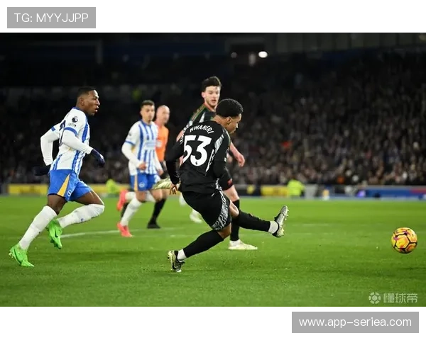 数据瞬间:布莱顿vs阿森纳半场攻防,定位球成破局关键